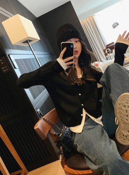 Fashion Ladies Fake Two-piece V-neck Sweater - Image 7