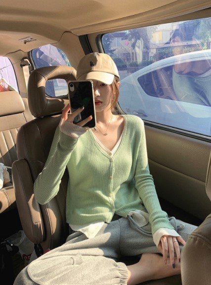 Fashion Ladies Fake Two-piece V-neck Sweater - Image 2